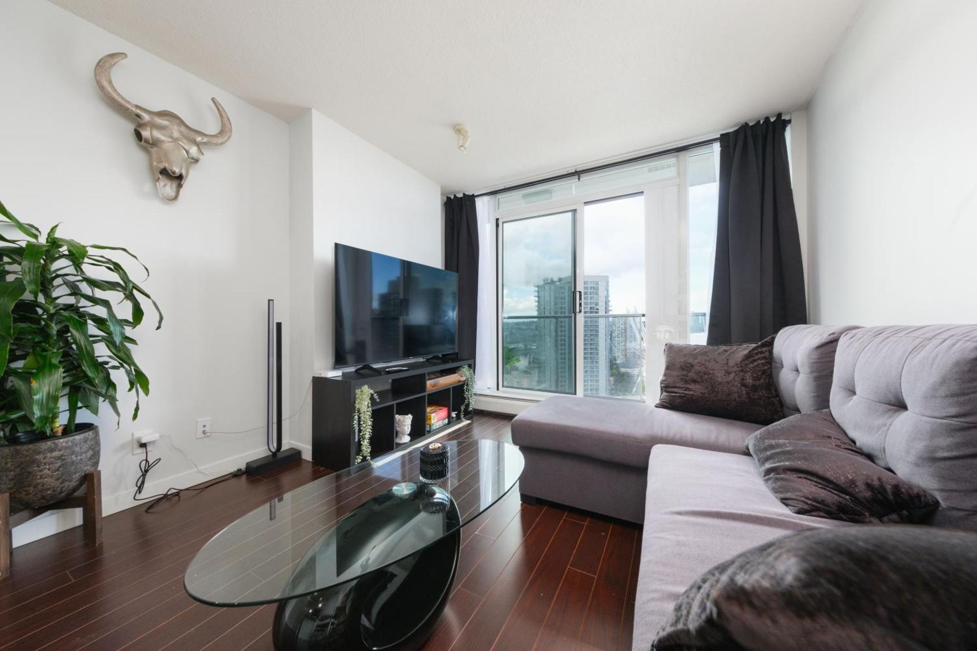 Central 1-Bedroom Apartment With Pool, Jacuzzi & Sauna Ванкувер Экстерьер фото